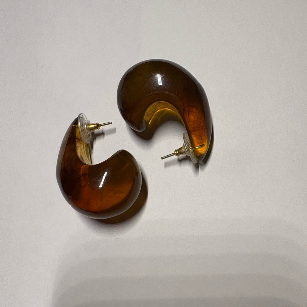 Lizzie Fortunato Amber Brown Crescent Hoop Earrings - Picture 2 of 7